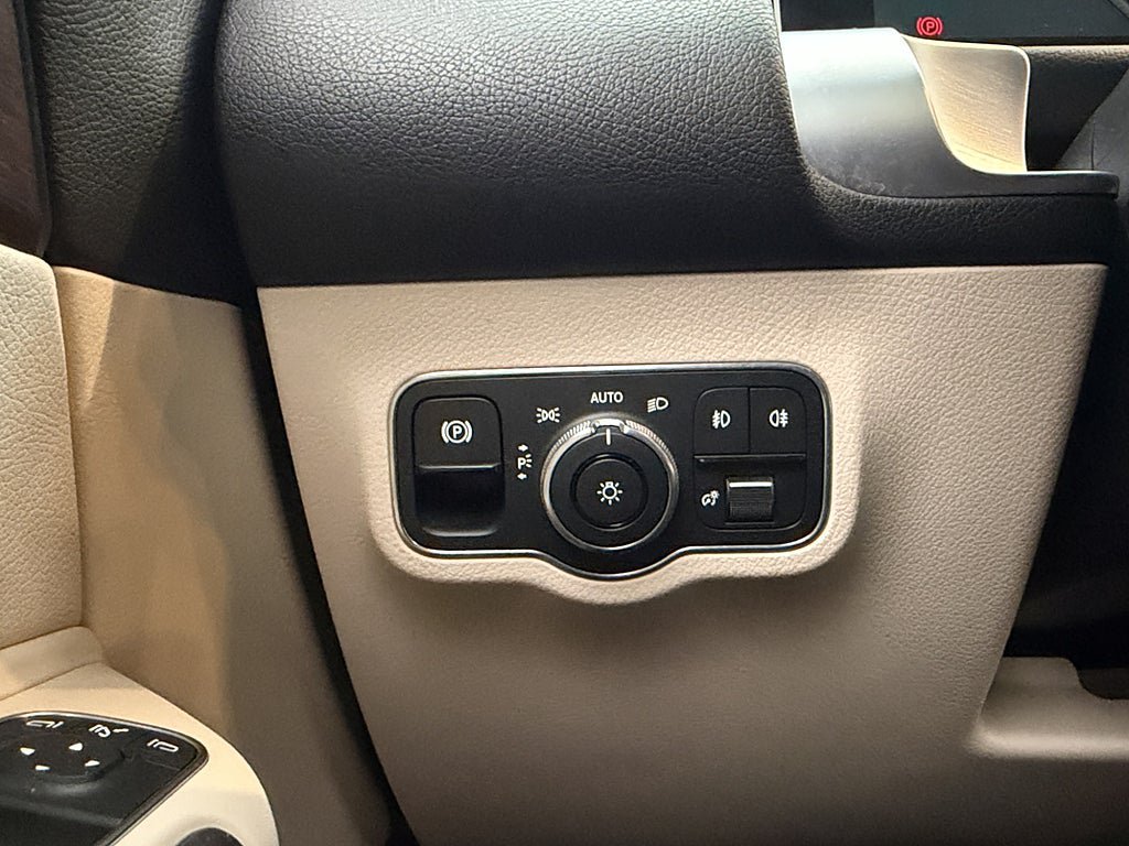 Vehicle Image 37