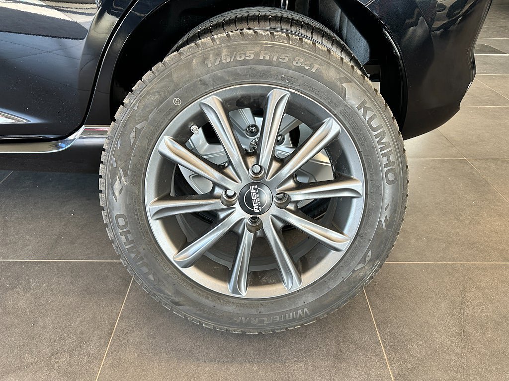 Vehicle Image 18