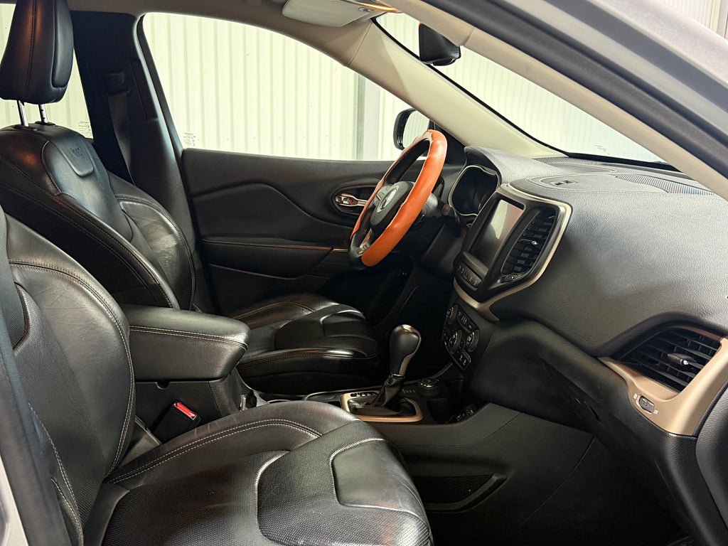 Vehicle Image 8