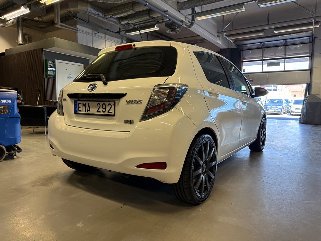 Vehicle Image 7