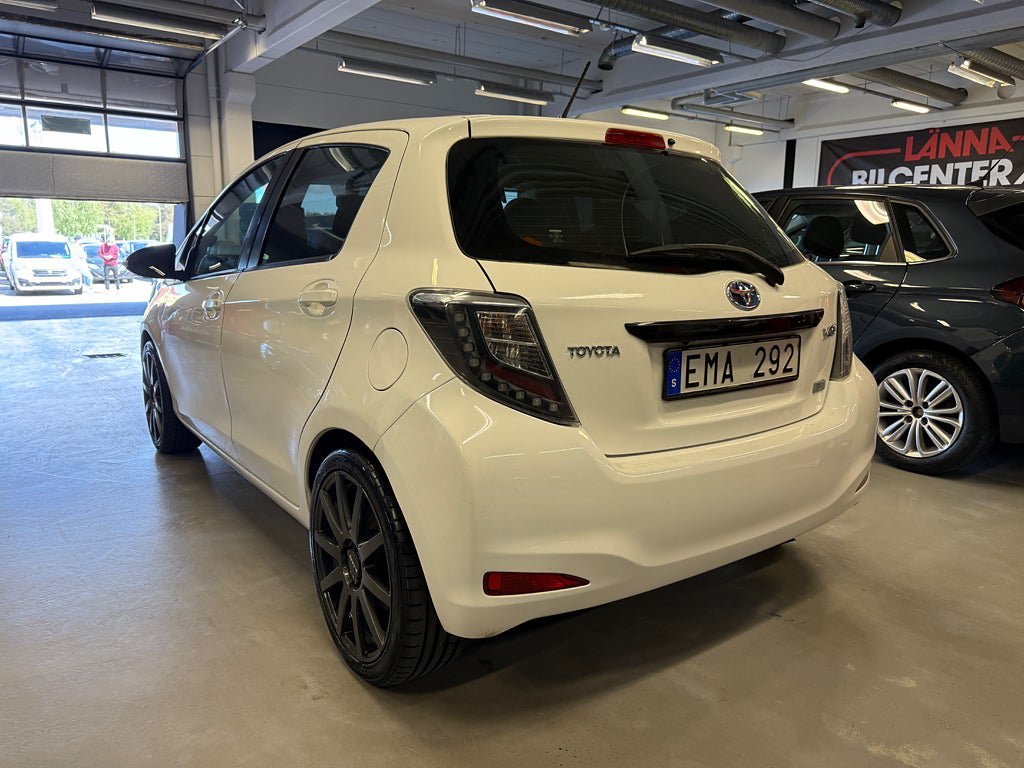 Vehicle Image 9