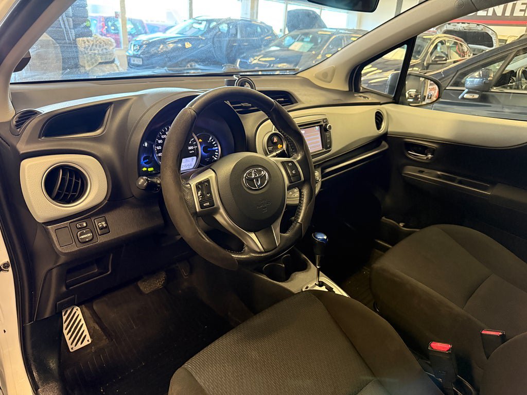 Vehicle Image 10