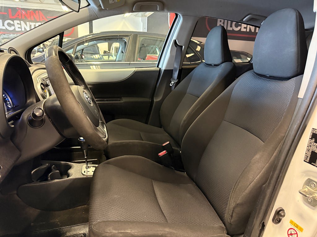 Vehicle Image 12