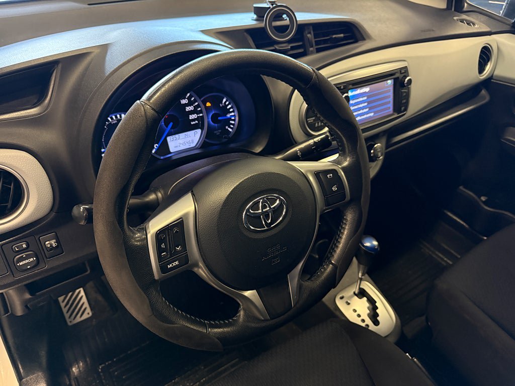 Vehicle Image 13