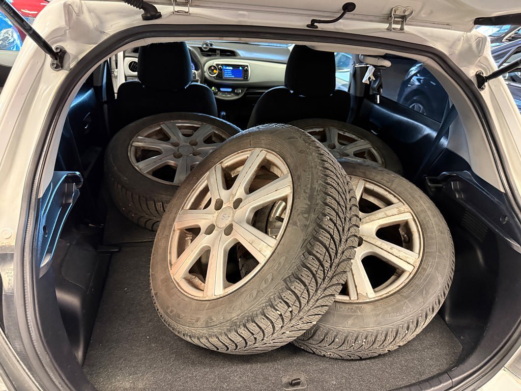 Vehicle Image 16