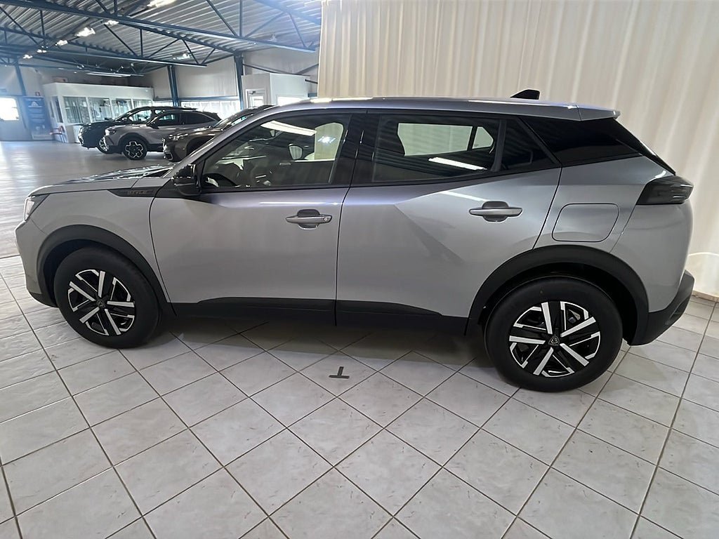 Vehicle Image 8