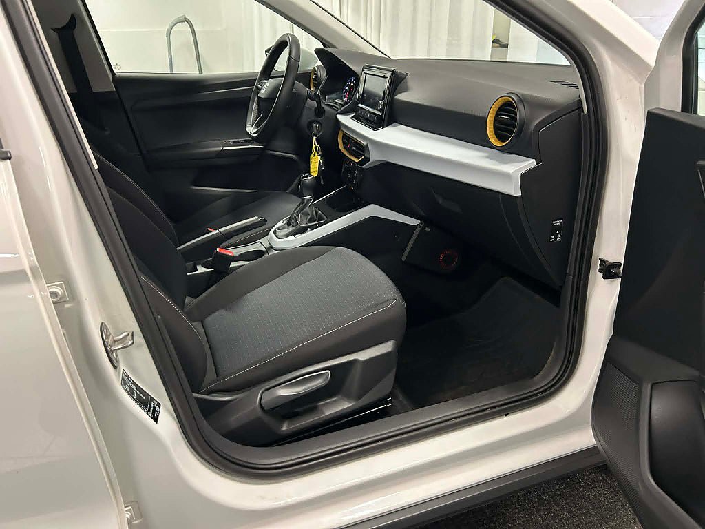 Vehicle Image 7