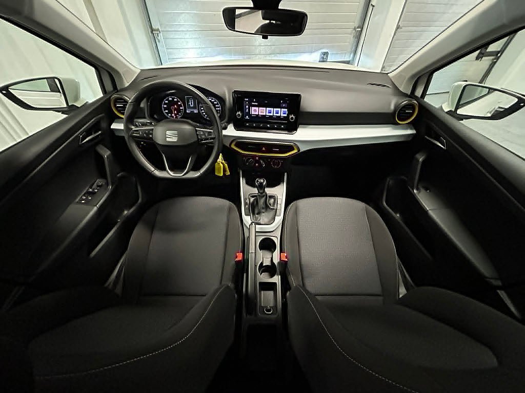 Vehicle Image 9