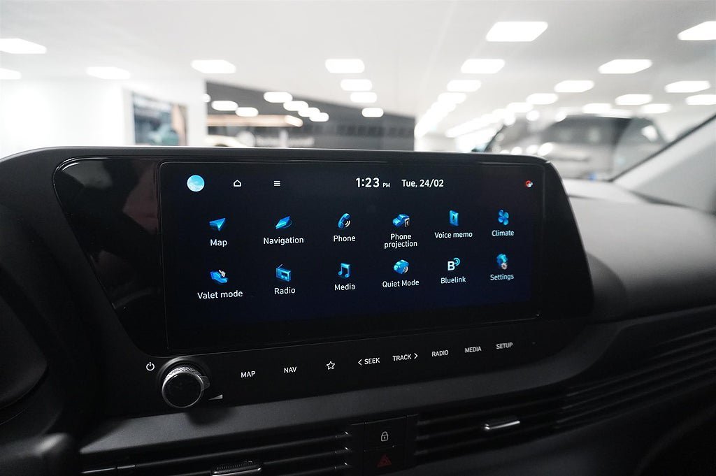 Vehicle Image 12