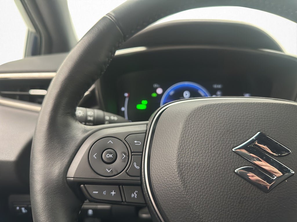 Vehicle Image 25