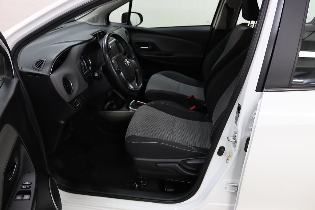 Vehicle Image 10