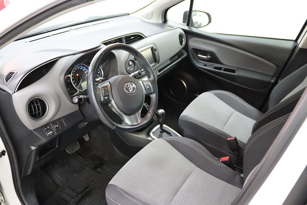 Vehicle Image 11
