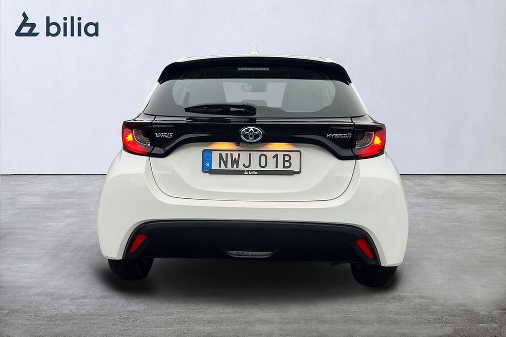 Vehicle Image 6