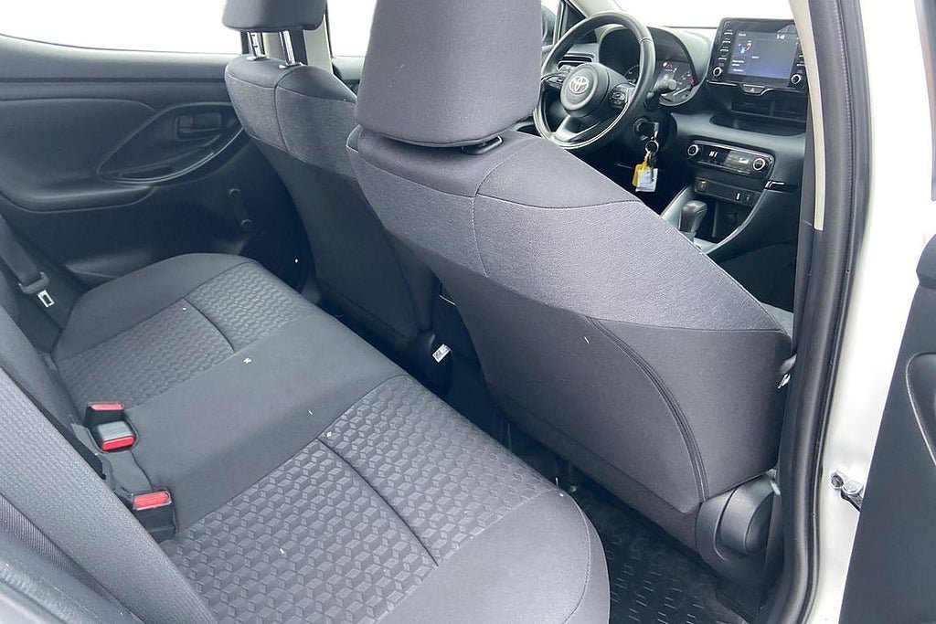 Vehicle Image 10