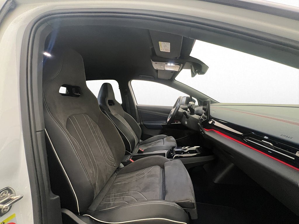 Vehicle Image 24