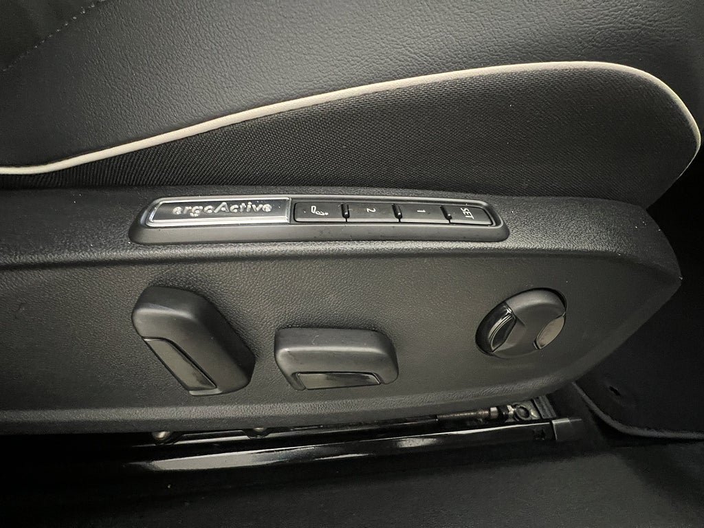 Vehicle Image 27