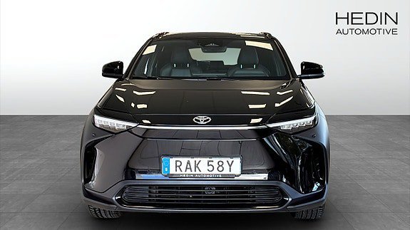 Vehicle Image 8