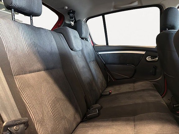 Vehicle Image 16