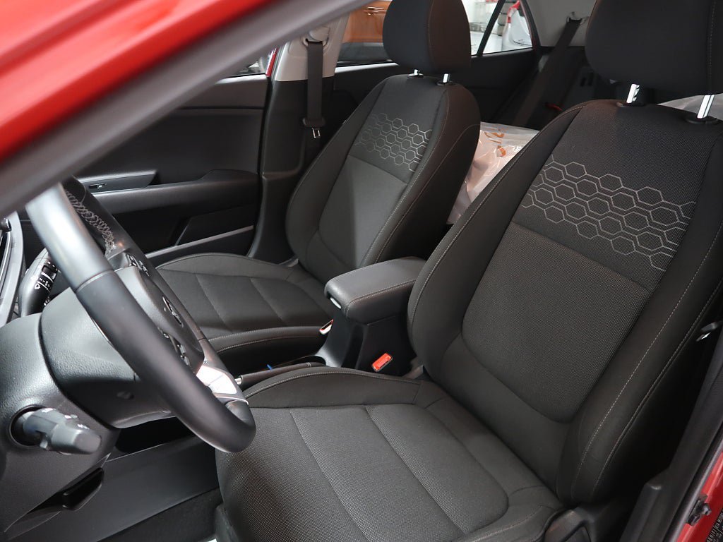 Vehicle Image 16