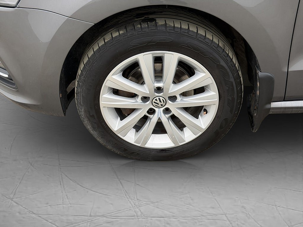 Vehicle Image 21