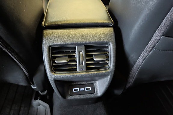Vehicle Image 29