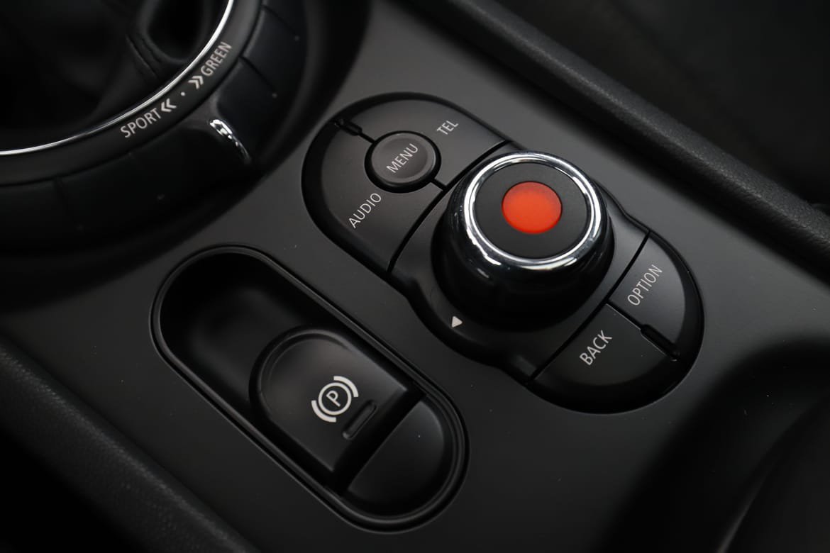 Vehicle Image 25