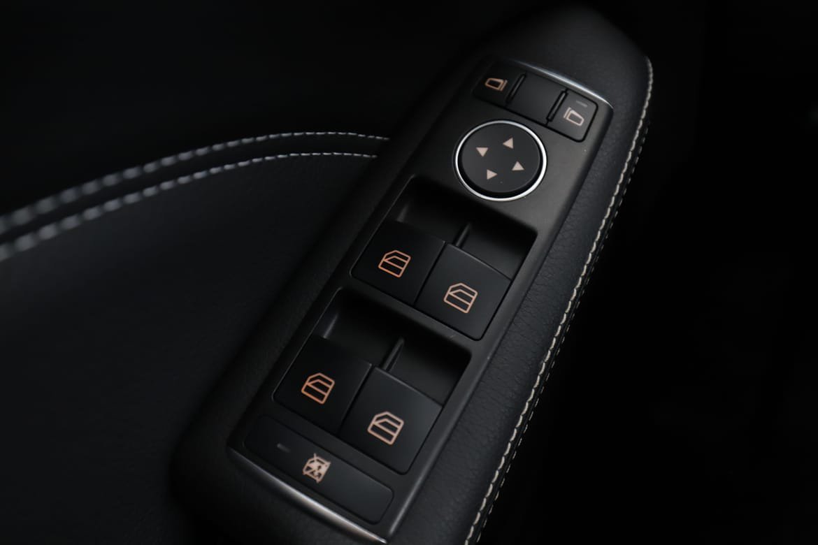 Vehicle Image 32
