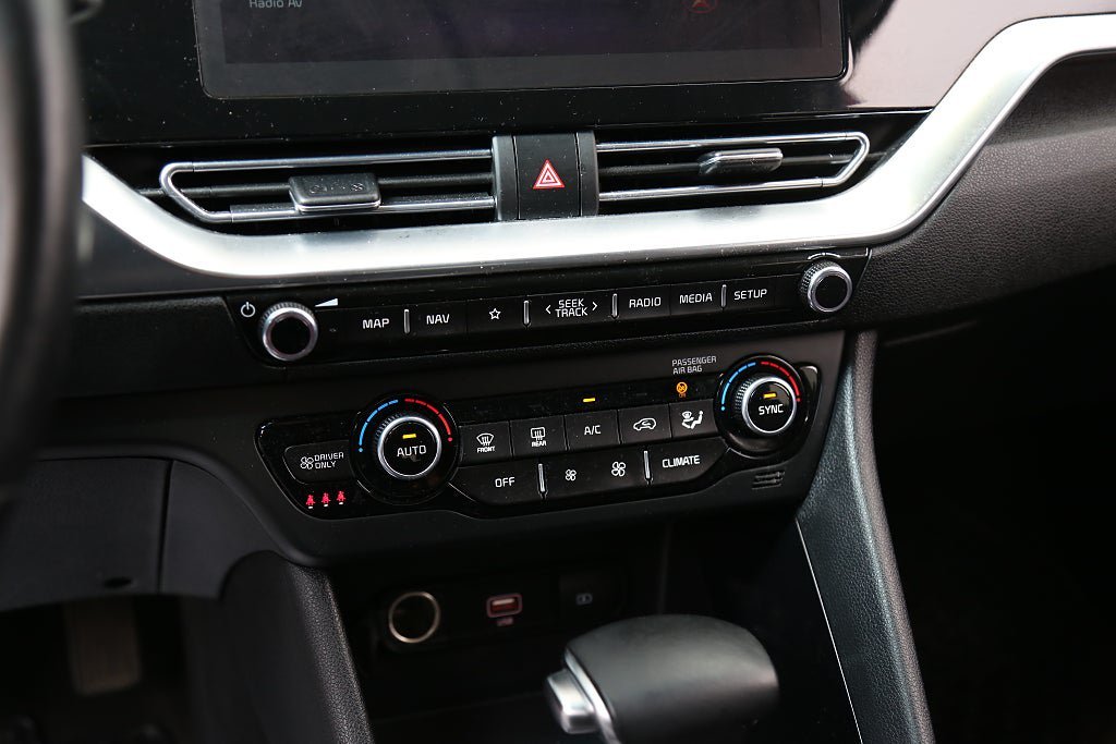 Vehicle Image 17