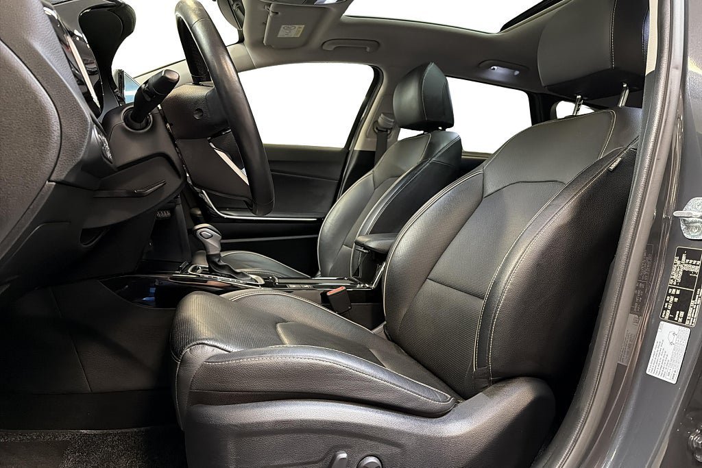 Vehicle Image 13