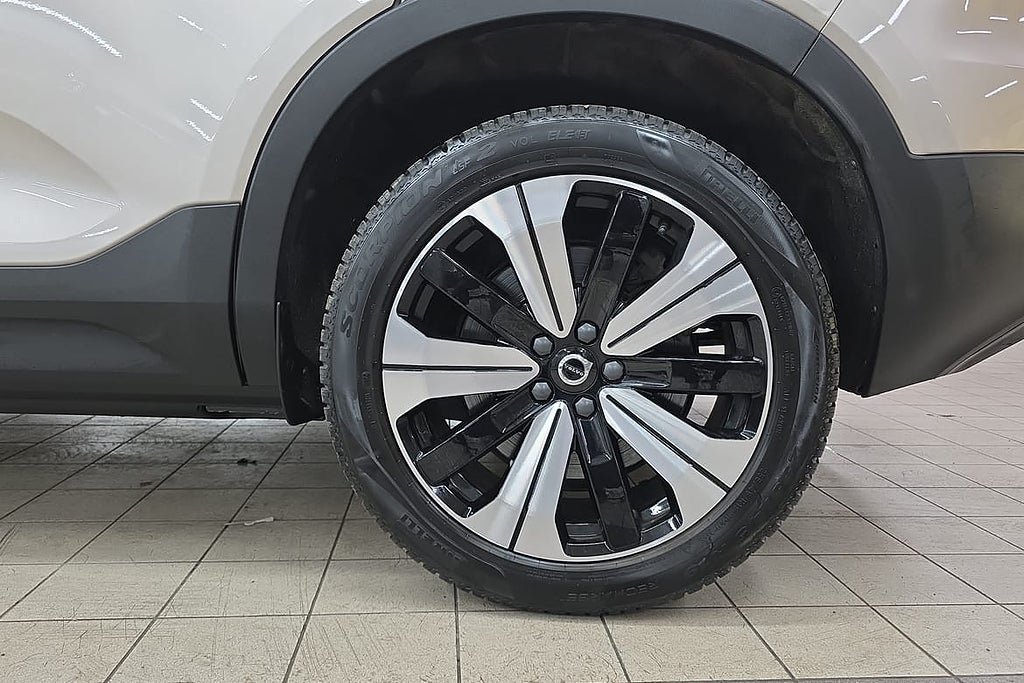 Vehicle Image 17