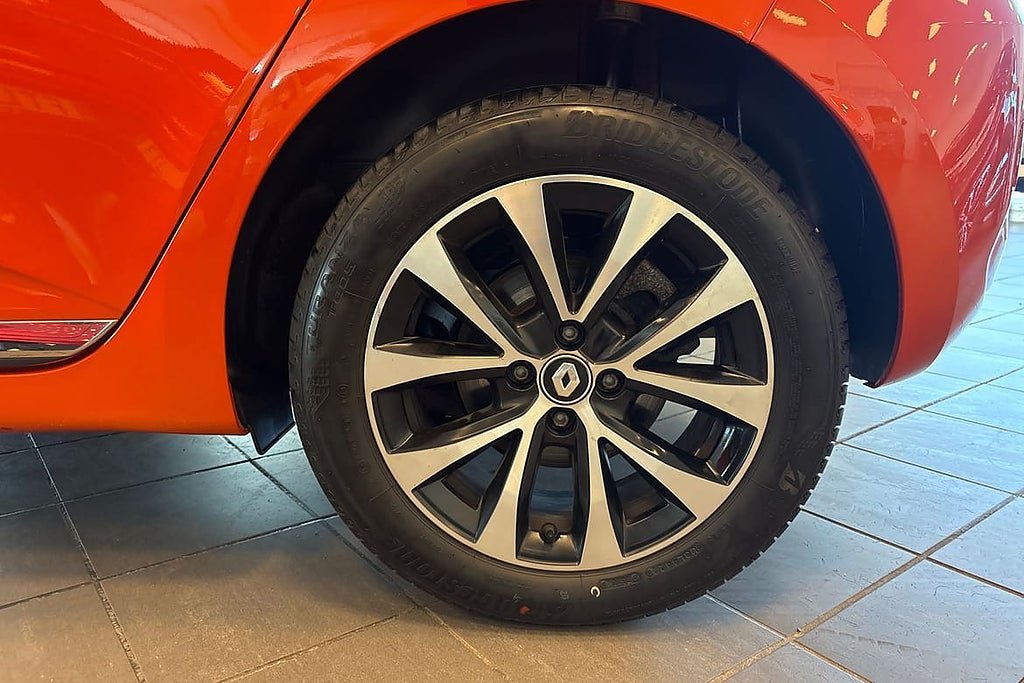 Vehicle Image 17