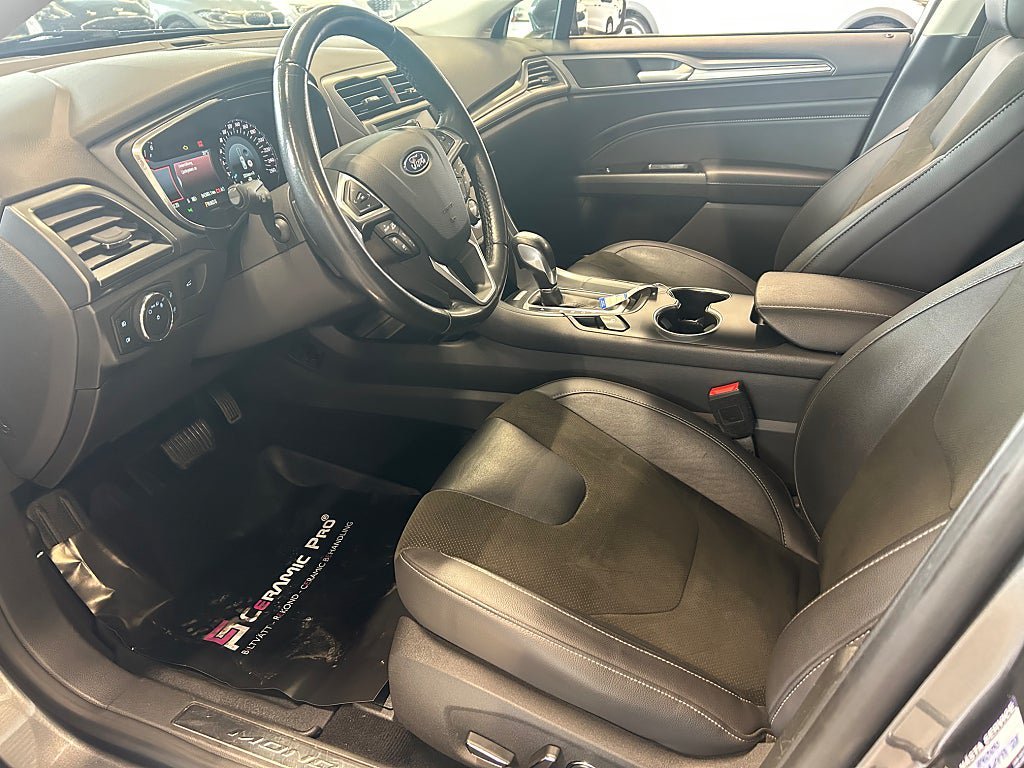 Vehicle Image 9