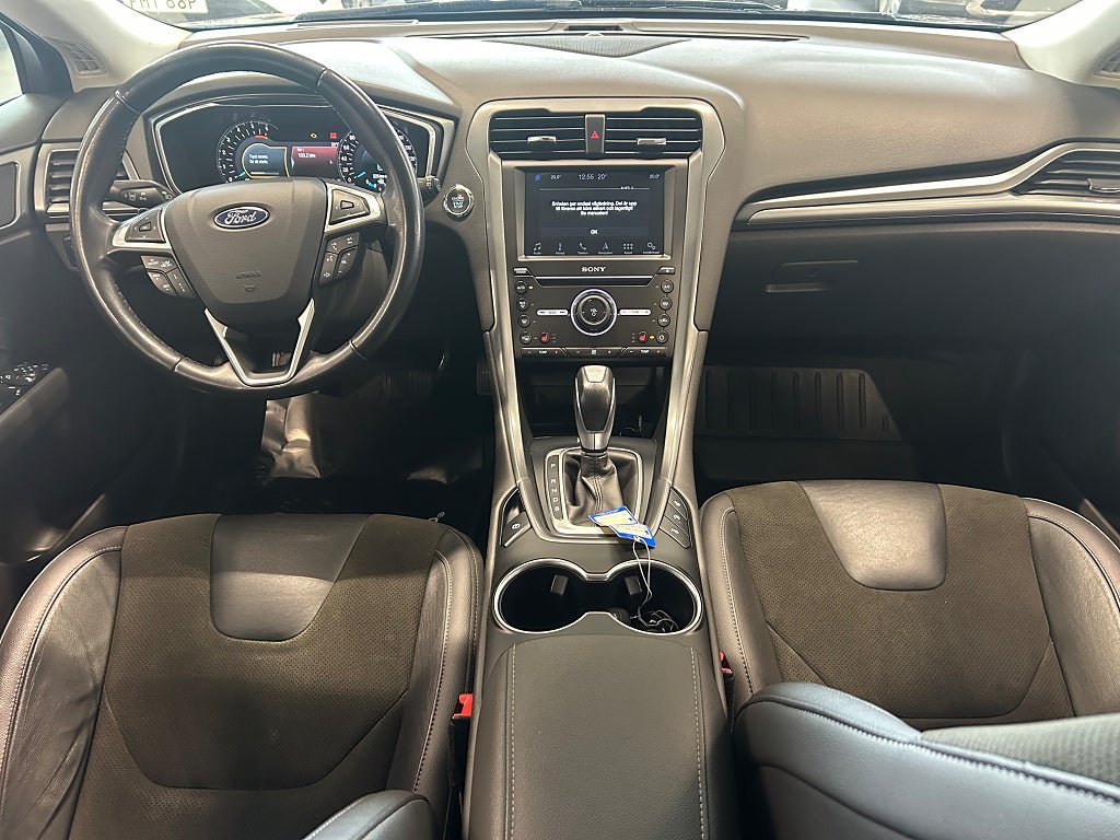 Vehicle Image 12