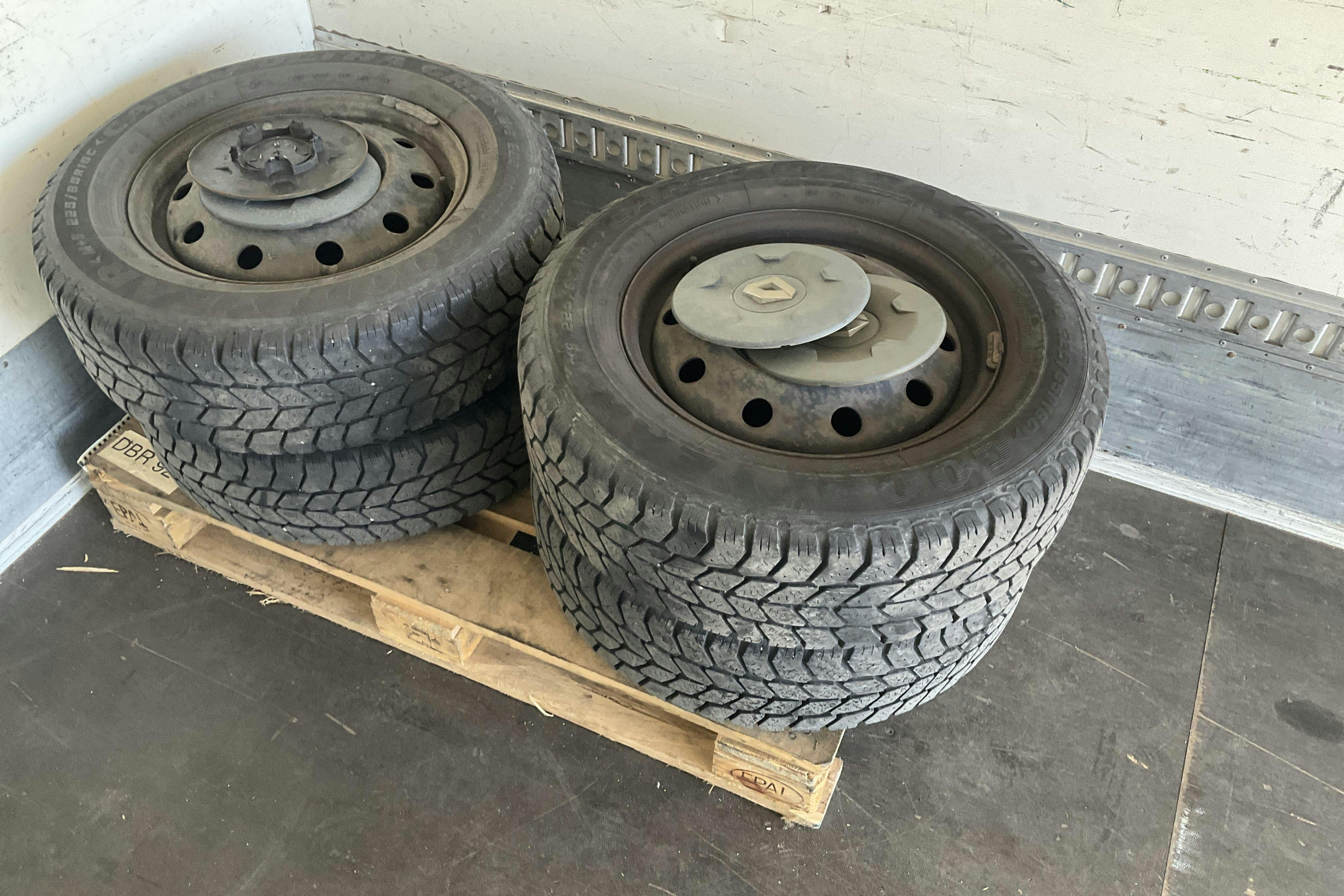 Vehicle Image 9