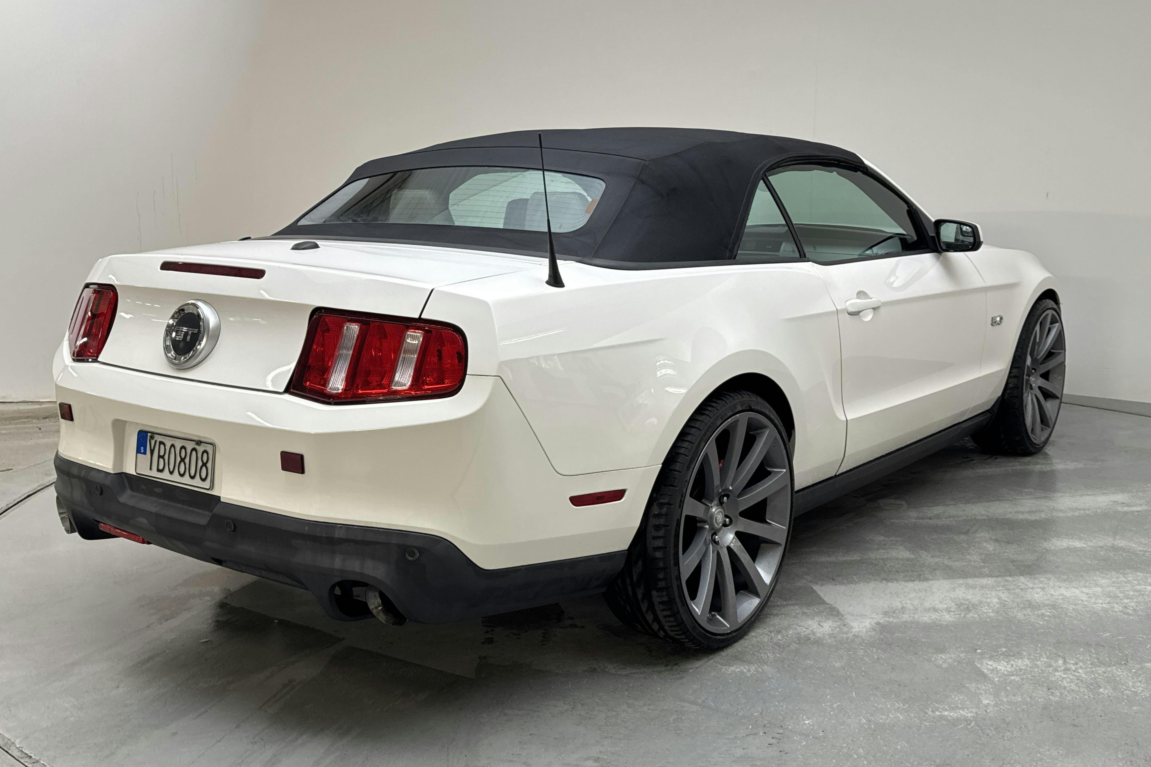 Vehicle Image 8