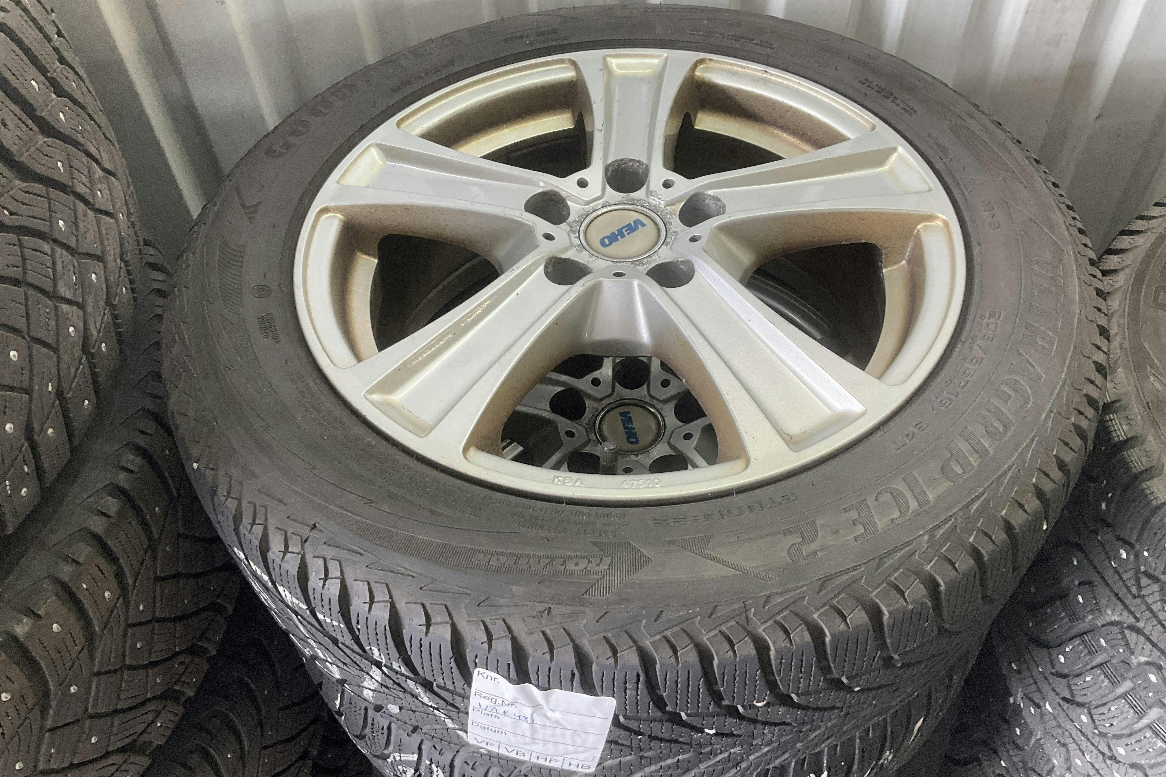 Vehicle Image 12