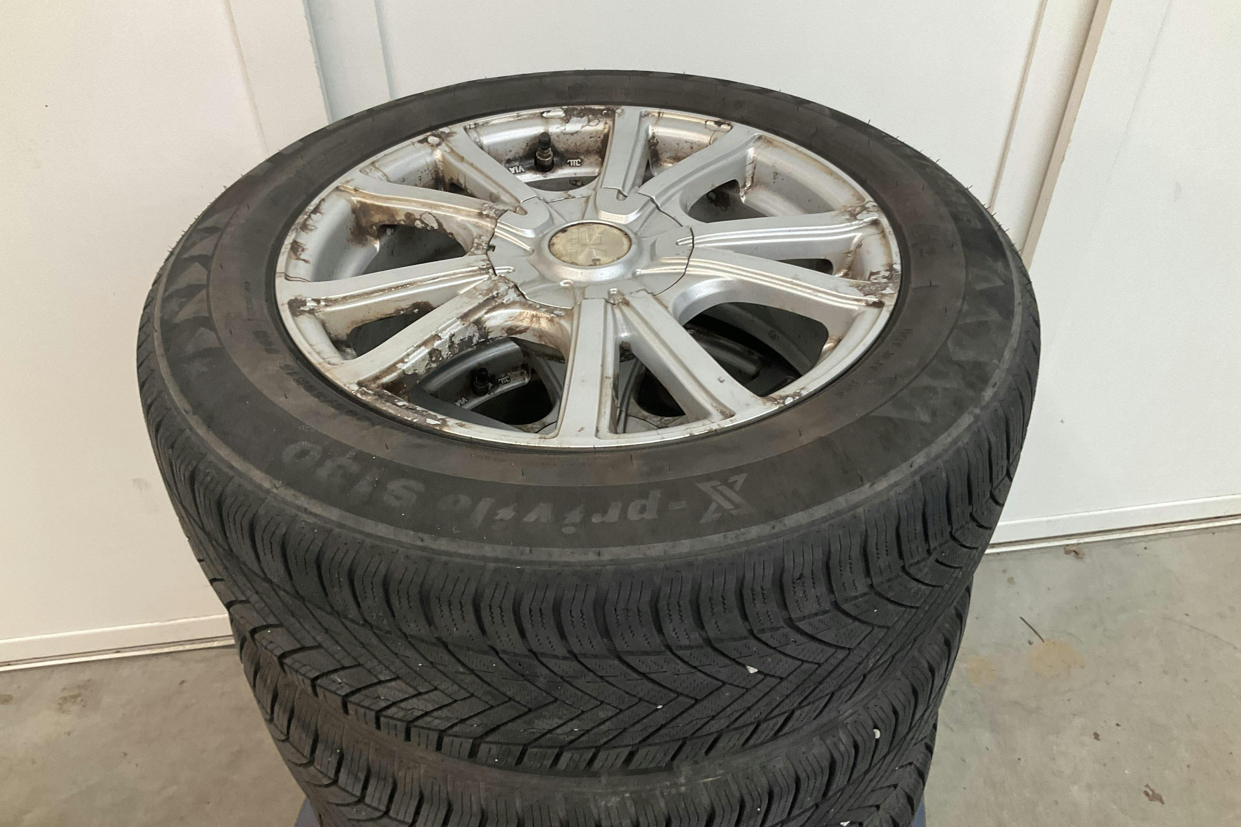 Vehicle Image 12