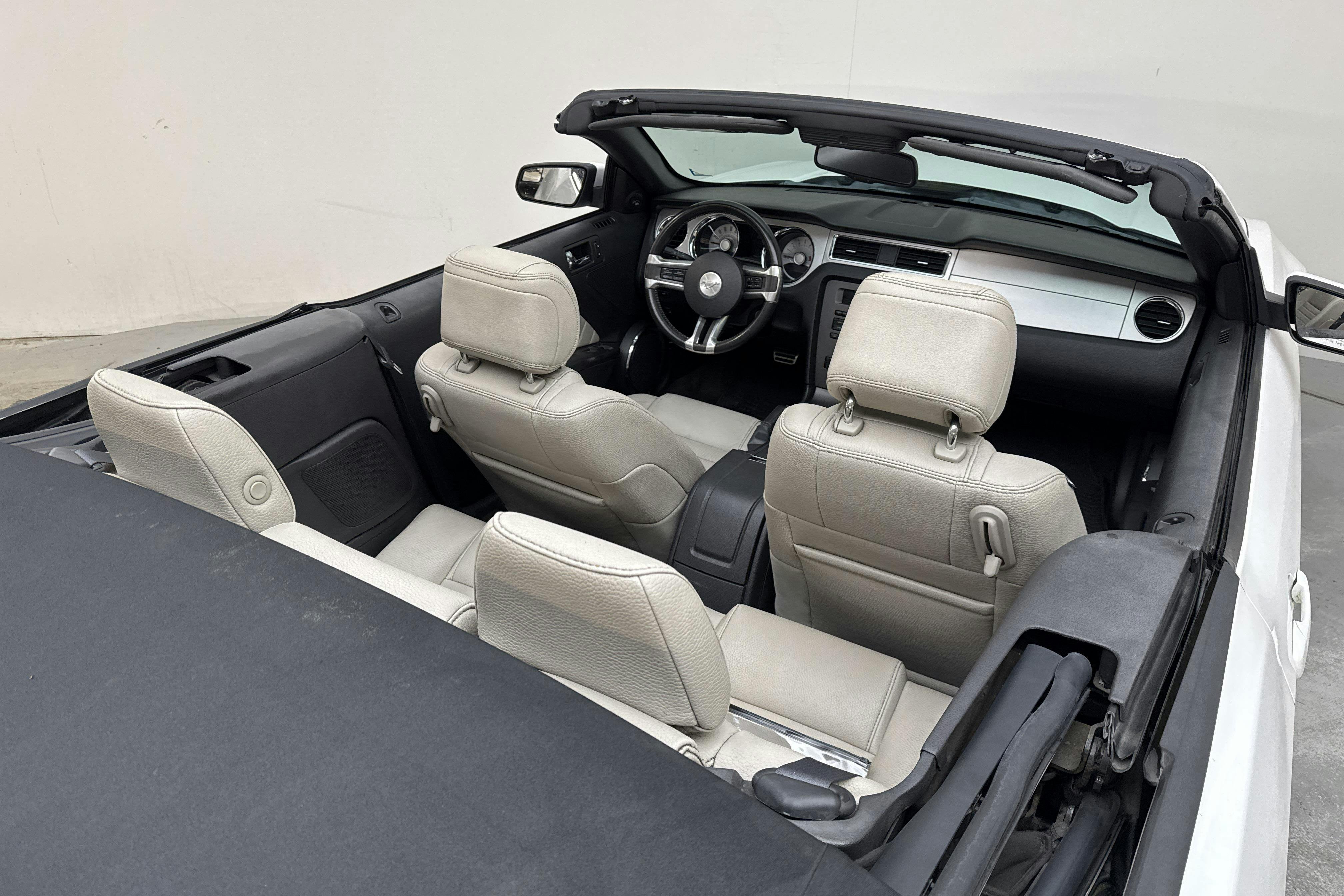 Vehicle Image 15