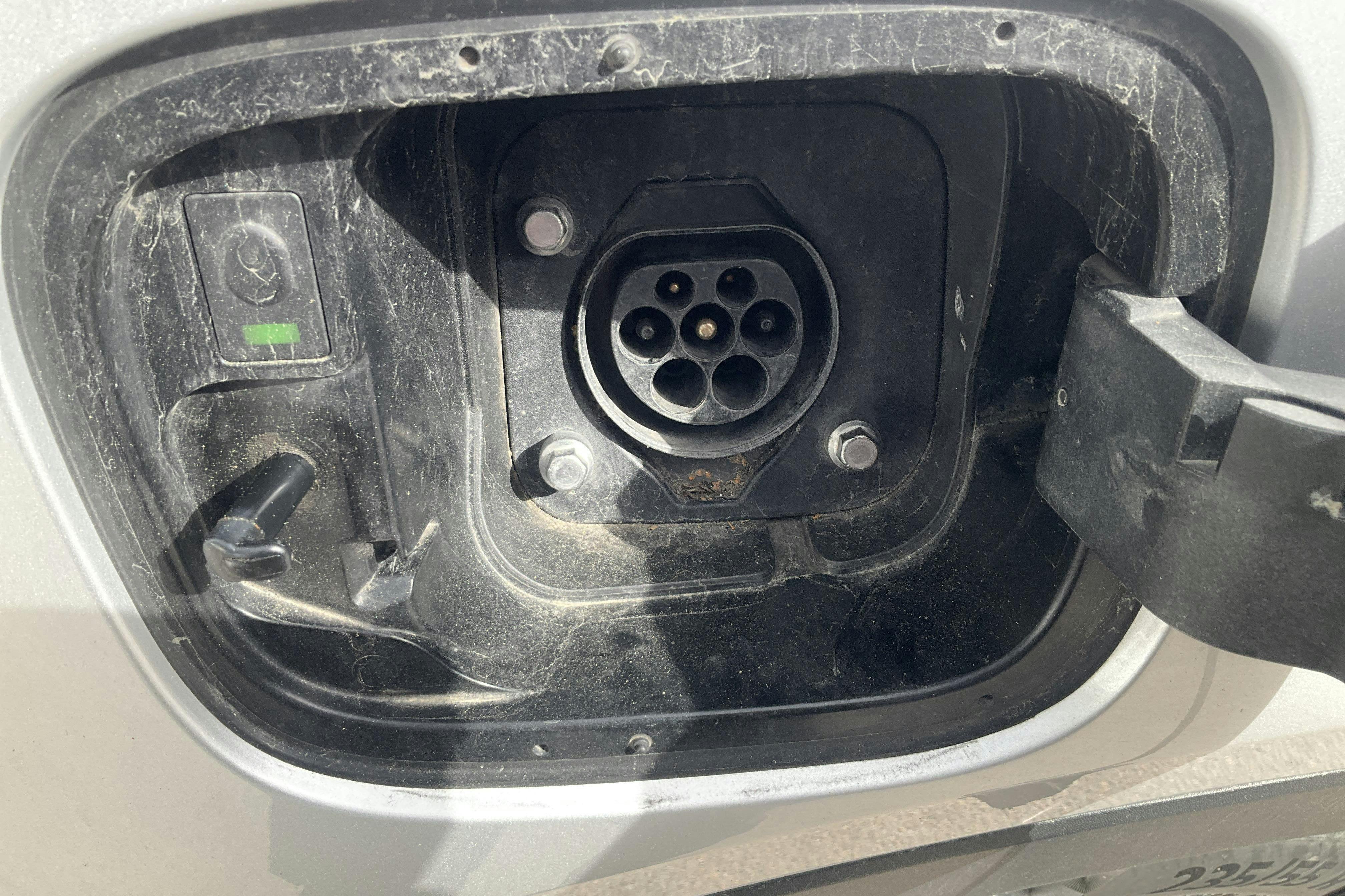 Vehicle Image 16