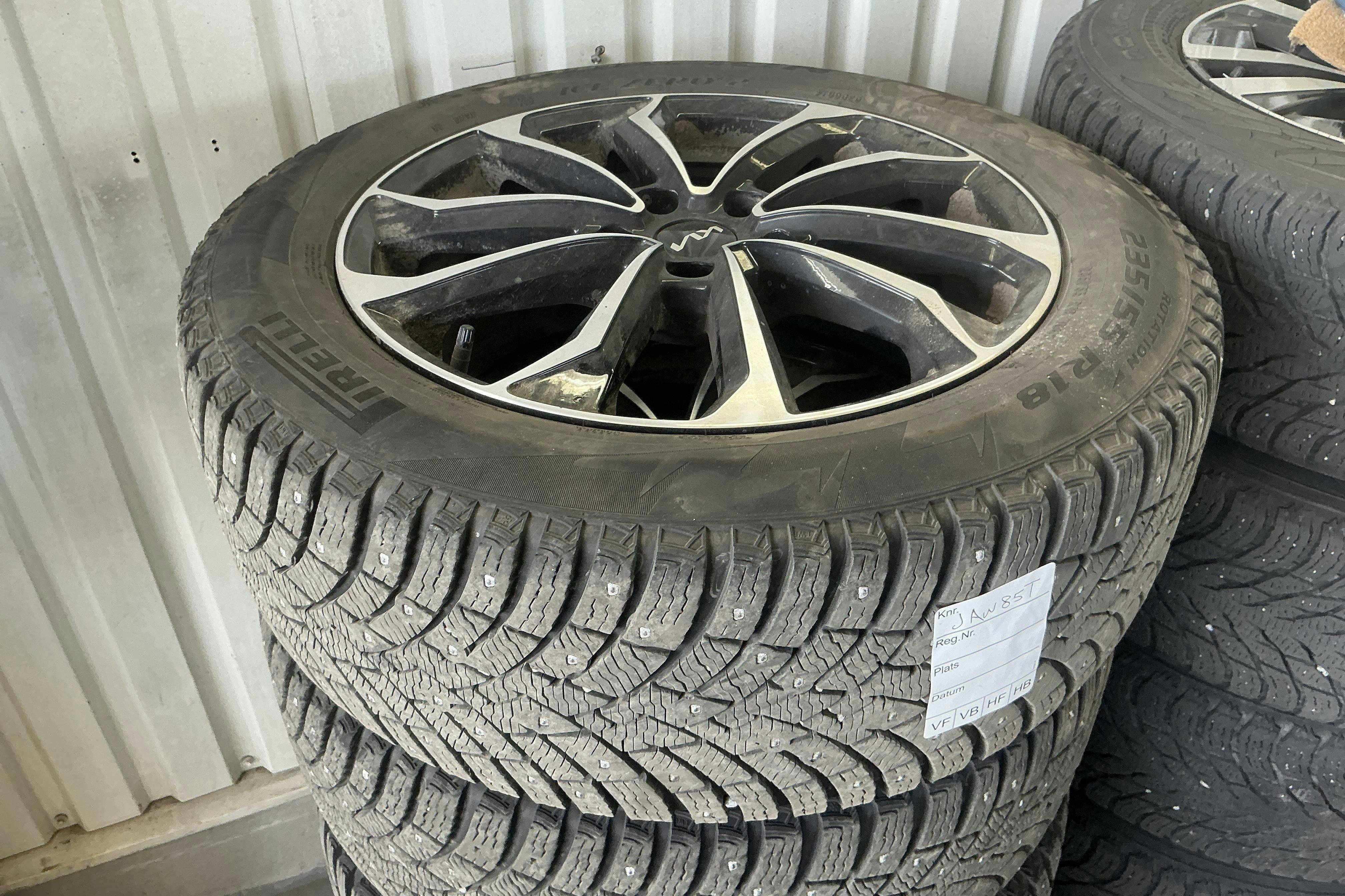 Vehicle Image 16