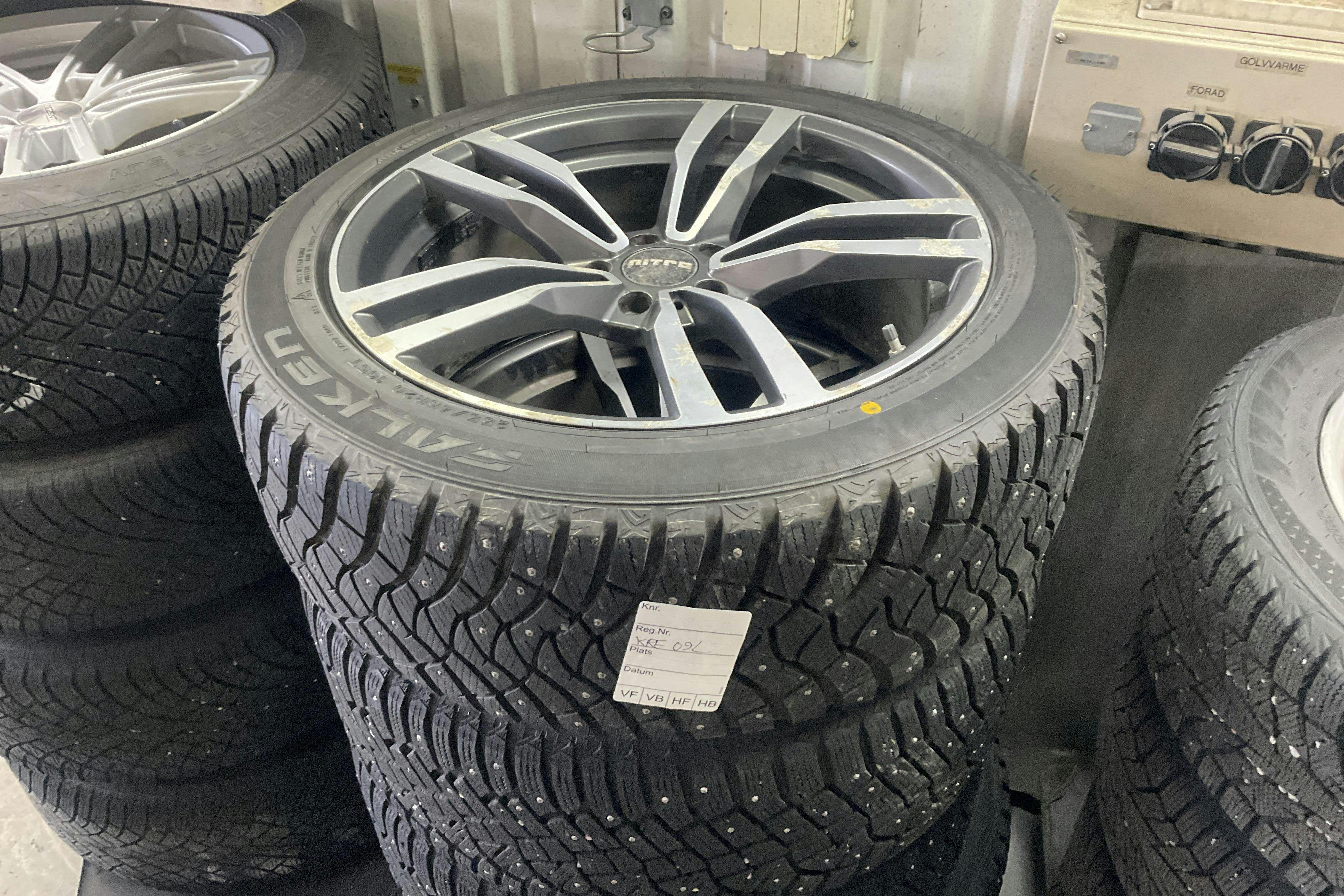 Vehicle Image 18