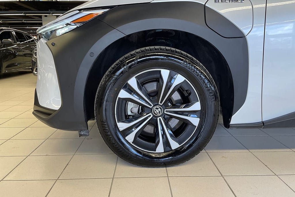 Vehicle Image 17