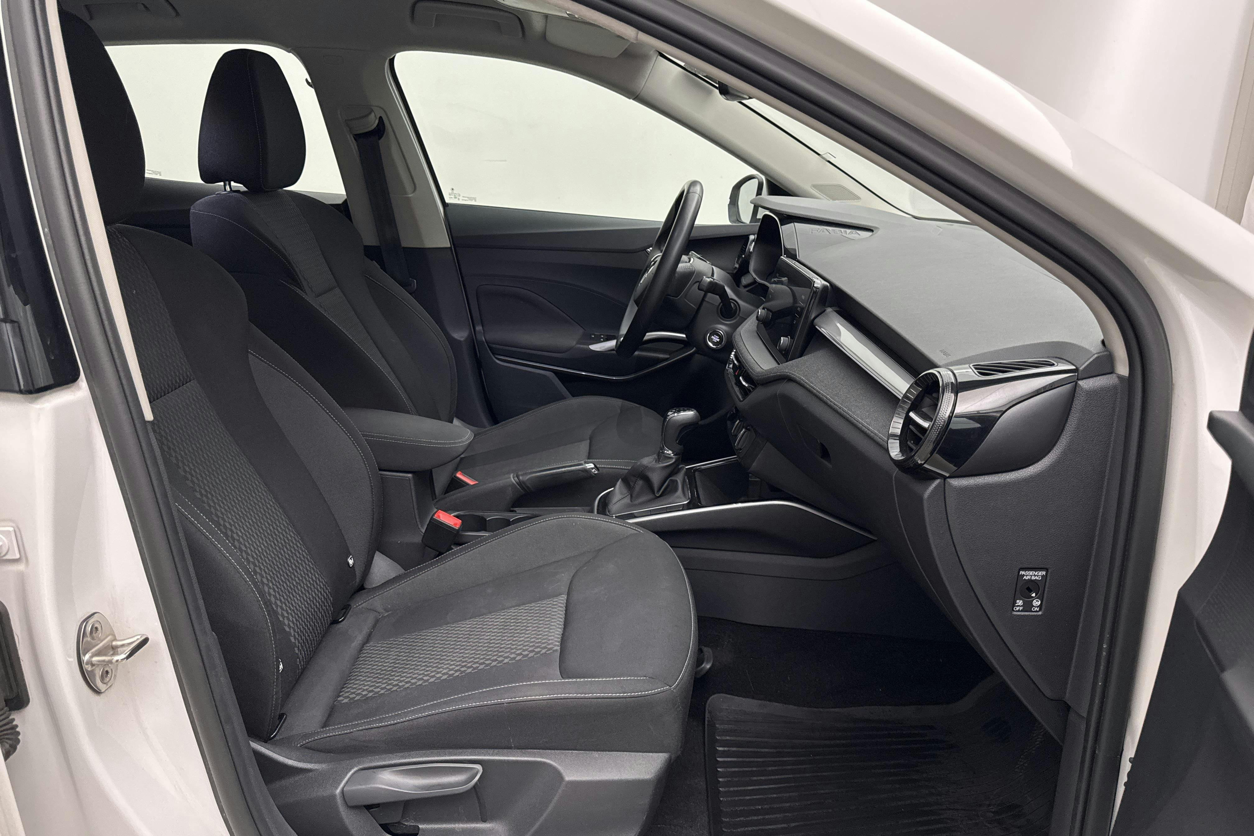 Vehicle Image 9