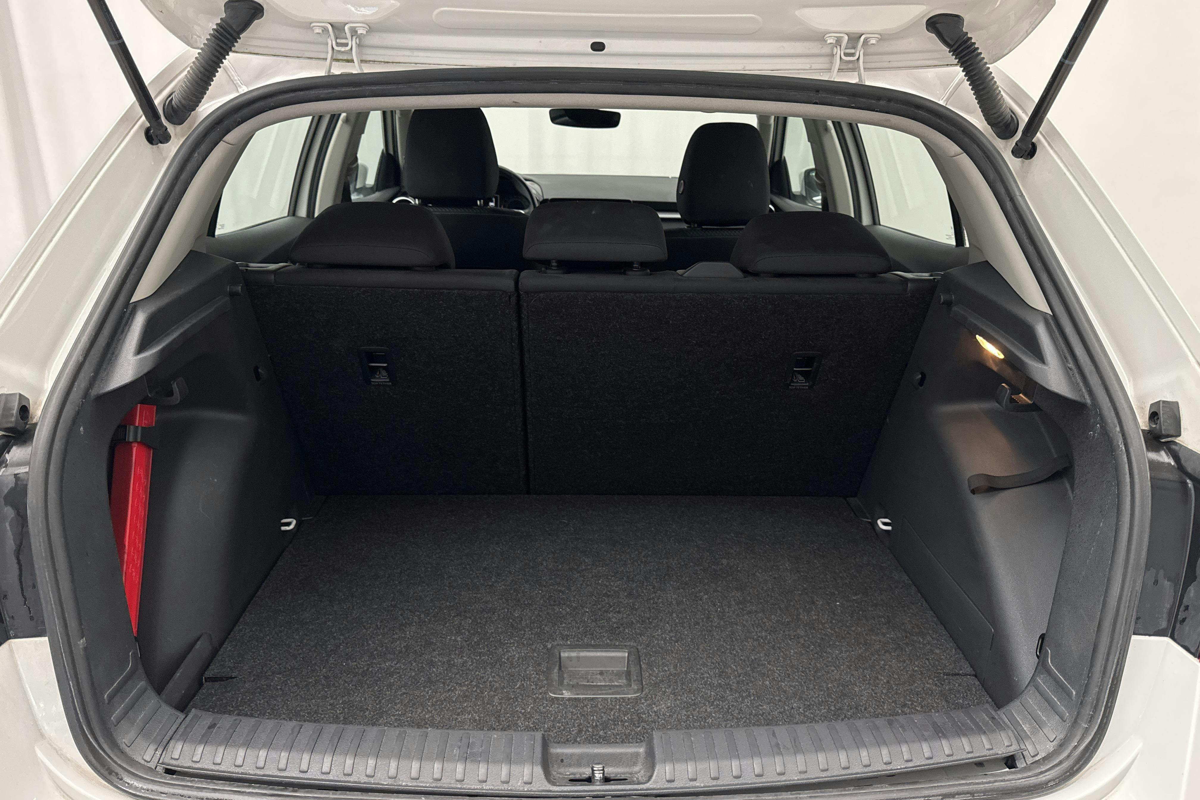 Vehicle Image 9