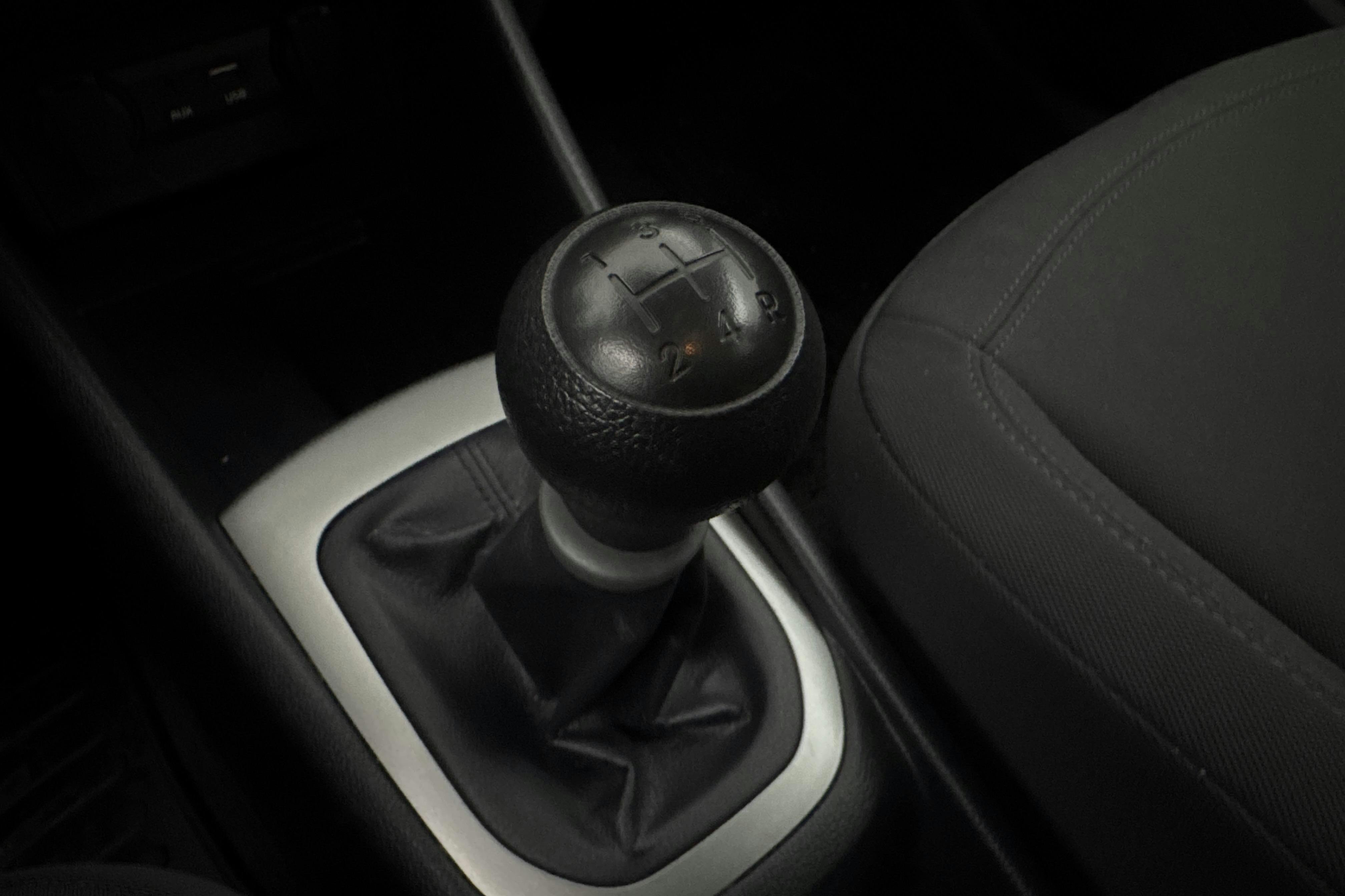 Vehicle Image 12