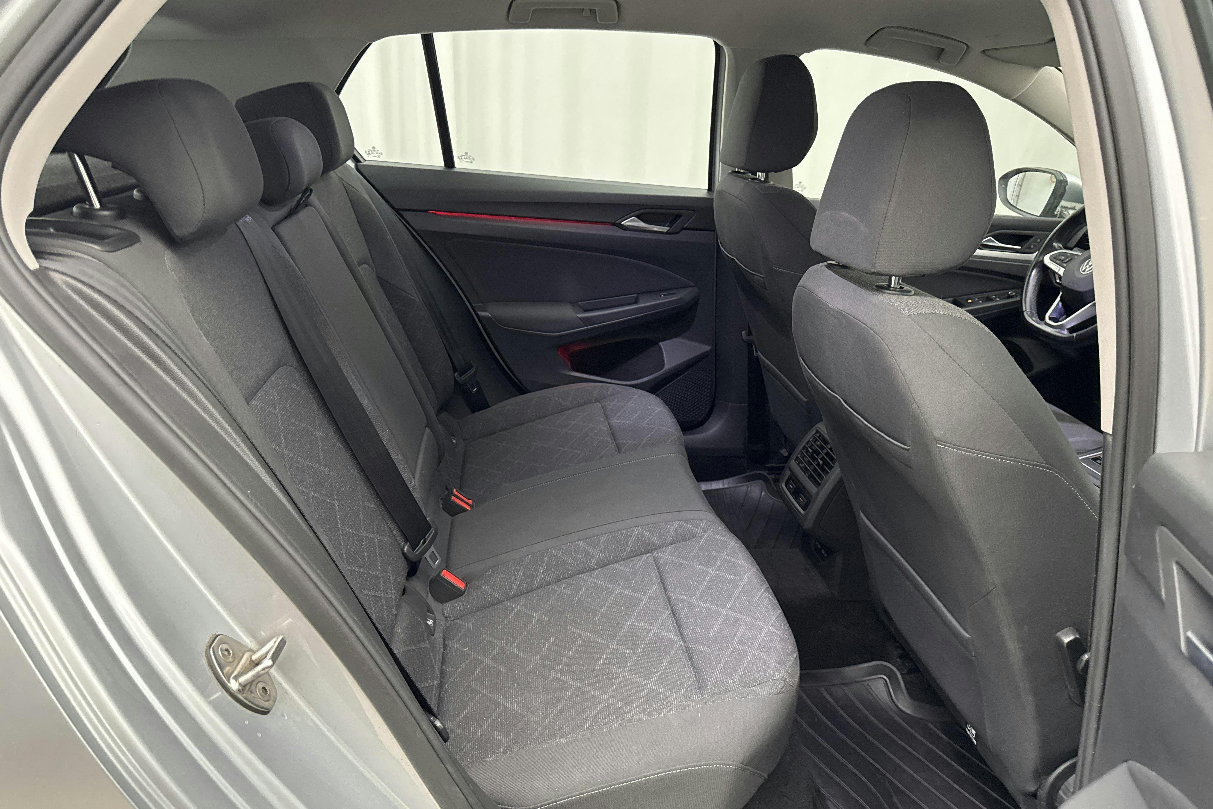 Vehicle Image 8