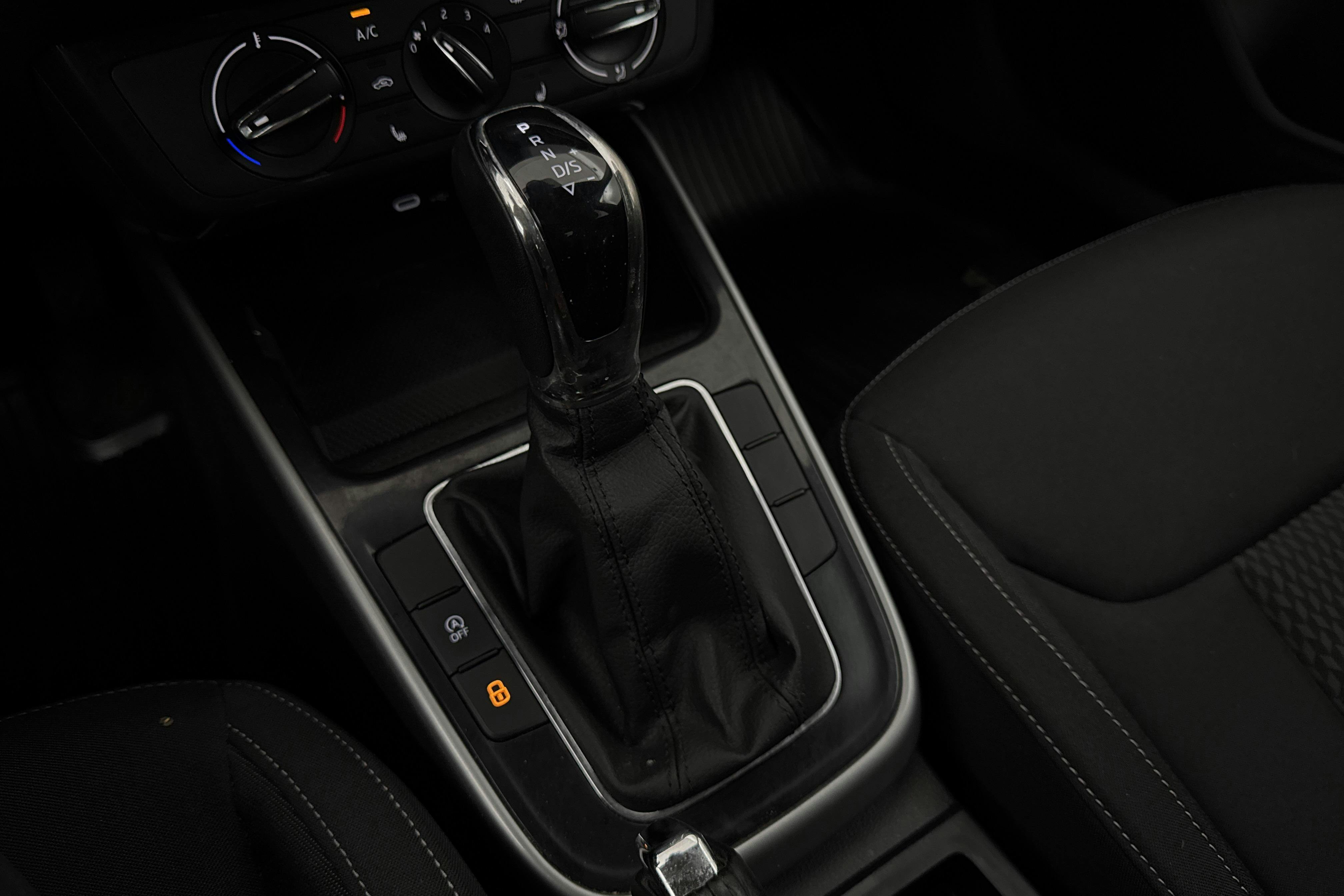 Vehicle Image 14