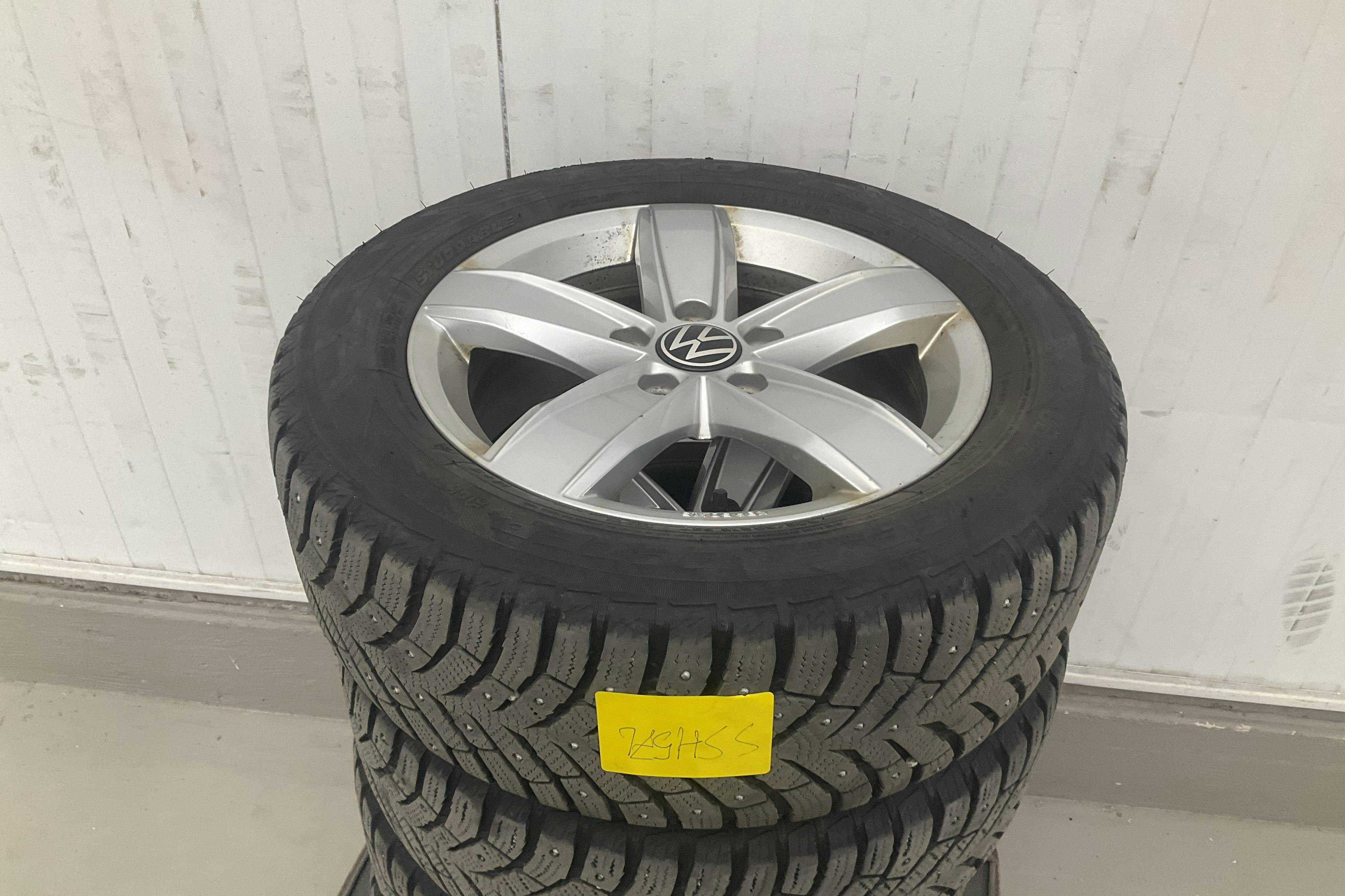 Vehicle Image 12