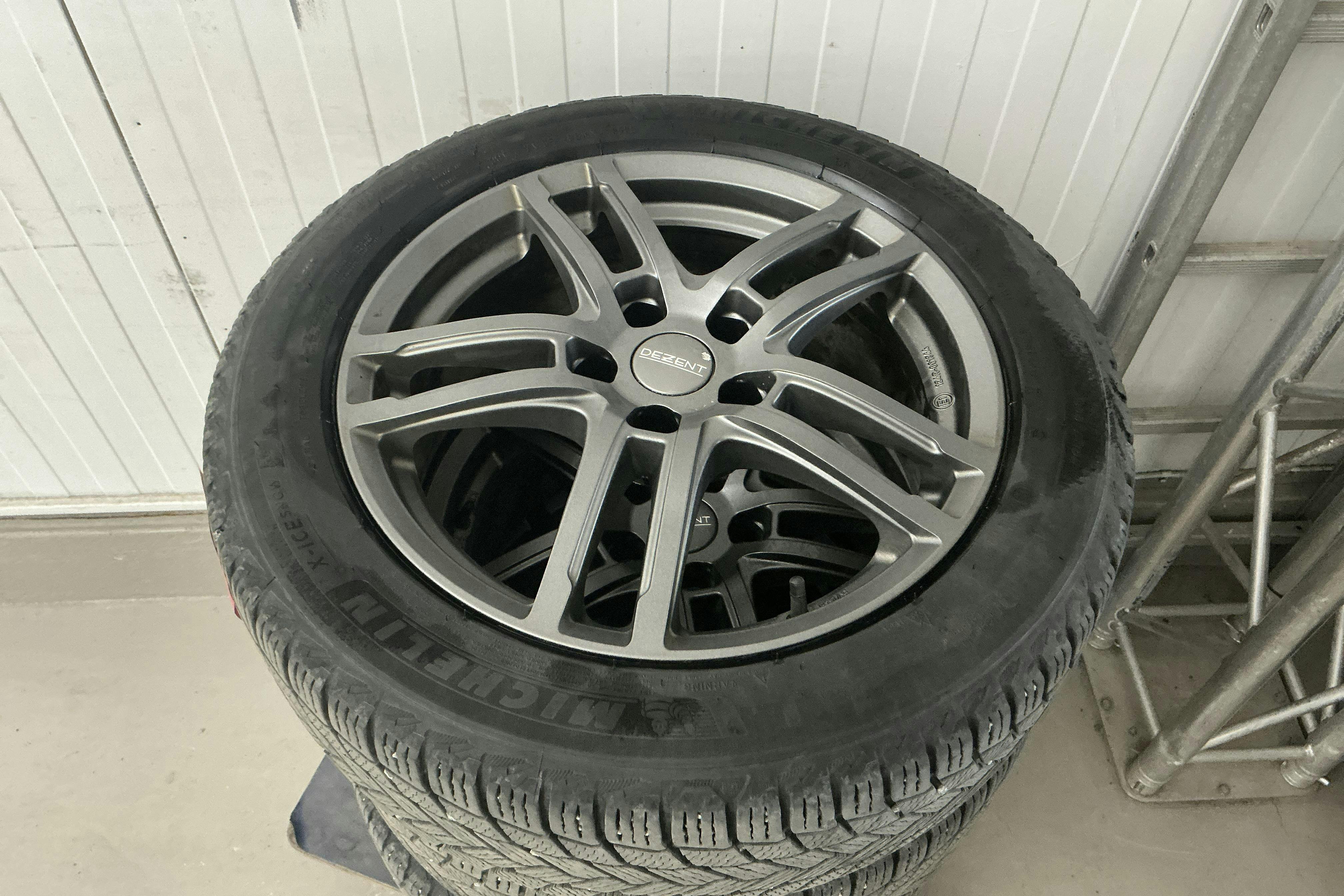 Vehicle Image 22