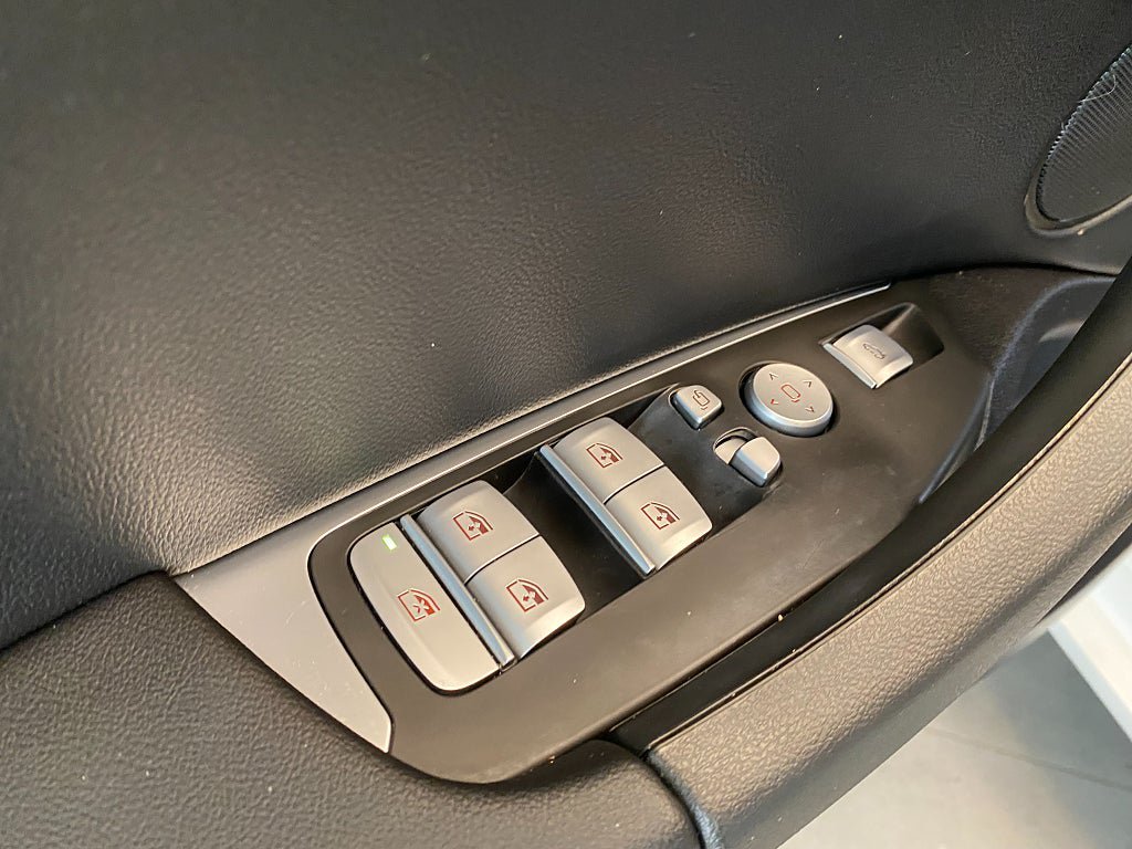 Vehicle Image 37